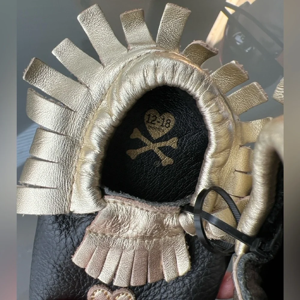☠️💛New Itzy Ritzy+Tokidoki Moc Happens Hearts & Cross Bones Baby Moccasins/Shoes - Picture 14 of 17